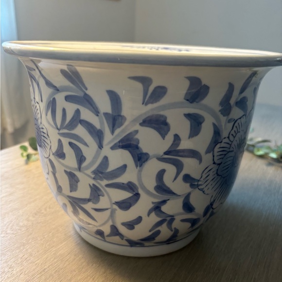 Blue and White Floral Vintage Chinese Ceramic Planter - Picture 3 of 10